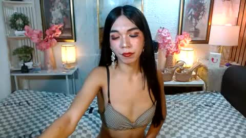 Snapshot of queennira chatting on July 14, 5:34 am queennira online show from July 14, 5:34 am