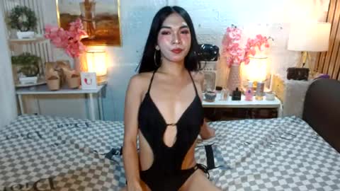Snapshot of queennira chatting on July 18, 1:43 am queennira online show from July 18, 1:43 am