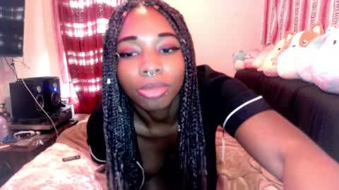 QueenOfHearts online show from February 5, 10:01 pm