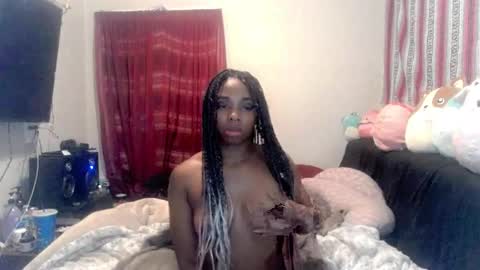 QueenOfHearts online show from February 9, 7:27 am