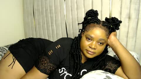 Snapshot of queenofsouls chatting on December 2, 2:09 am . online show from December 2, 2:09 am