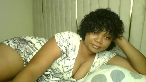 Snapshot of queenofsouls chatting on December 23, 5:28 am . online show from December 23, 5:28 am