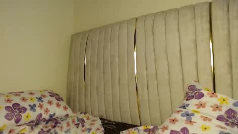 Snapshot of queenofsouls chatting on January 1, 5:54 am . online show from January 1, 5:54 am