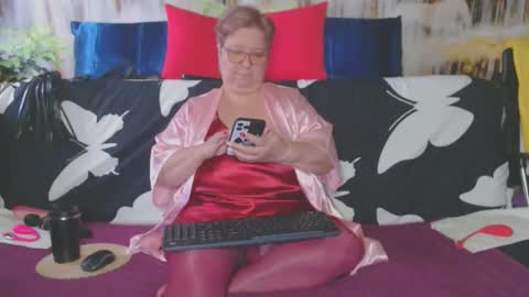 QueenPammy online show from January 15, 6:40 am