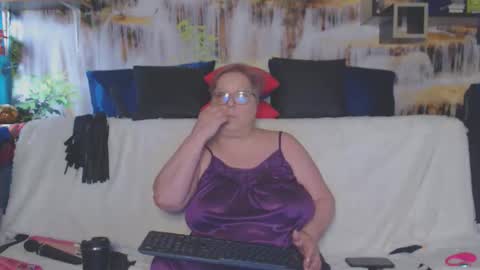 QueenPammy online show from April 11, 7:56 am