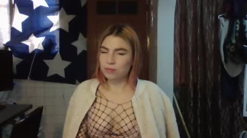 Snapshot of queenravenb chatting on July 8, 3:49 pm Queen Raven online show from July 8, 3:49 pm