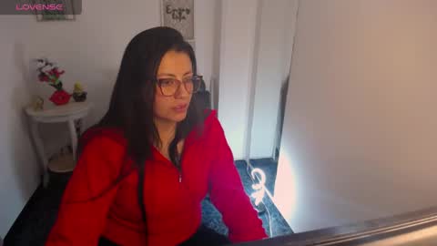 Snapshot of queenrose94 chatting on May 13, 8:16 pm queenrose94 online show from May 13, 8:16 pm