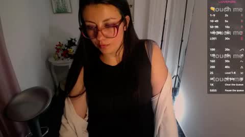 Snapshot of queenrose94 chatting on June 1, 8:54 pm queenrose94 online show from June 1, 8:54 pm