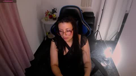Snapshot of queenrose94 chatting on June 3, 8:58 pm queenrose94 online show from June 3, 8:58 pm