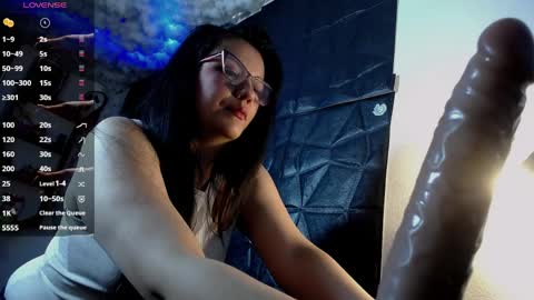 Snapshot of queenrose94 chatting on June 6, 2:44 pm queenrose94 online show from June 6, 2:44 pm
