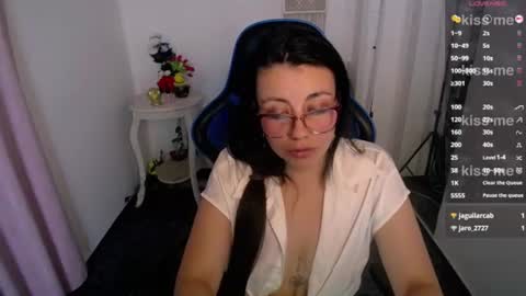 Snapshot of queenrose94 chatting on June 11, 12:32 am queenrose94 online show from June 11, 12:32 am