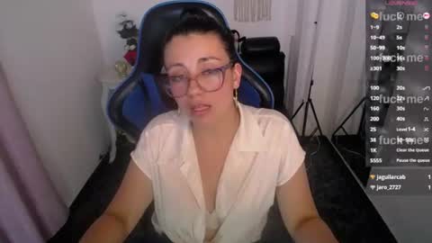 Snapshot of queenrose94 chatting on June 11, 2:53 am queenrose94 online show from June 11, 2:53 am
