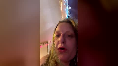 Snapshot of queenstonermami chatting on April 18, 6:56 pm queenstonermami online show from April 18, 6:56 pm