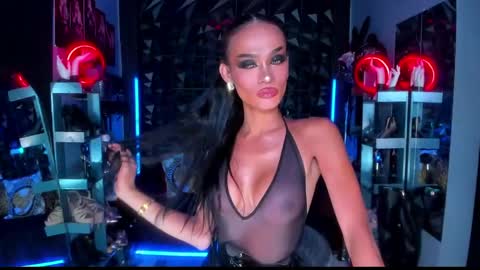 Snapshot of queenvalentinats chatting on May 18, 11:21 pm ValentinaMoone online show from May 18, 11:21 pm