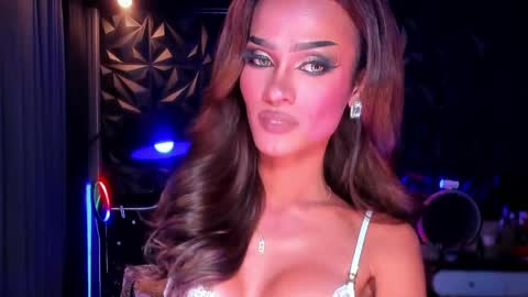 Snapshot of queenvalentinats chatting on May 27, 9:56 pm ValentinaMoone online show from May 27, 9:56 pm