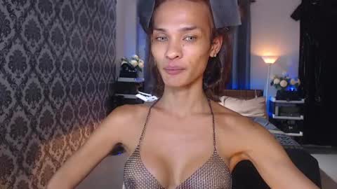 Snapshot of queenvalentinats chatting on June 13, 12:03 pm ValentinaMoone online show from June 13, 12:03 pm