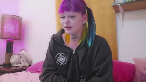 Snapshot of queer_burrito chatting on May 25, 5:46 am Sky Burrito online show from May 25, 5:46 am