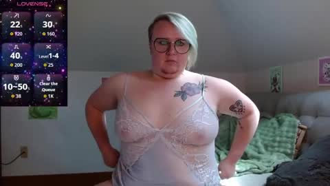 Snapshot of queerlyjaz chatting on May 30, 5:32 pm queerlyjaz online show from May 30, 5:32 pm