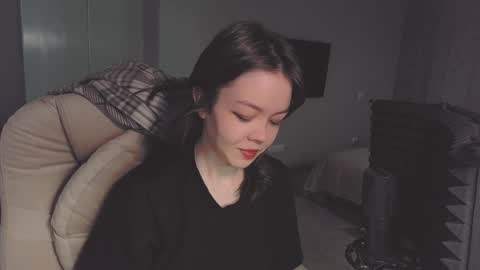 Snapshot of quietluxury chatting on May 27, 12:57 pm quietluxury online show from May 27, 12:57 pm