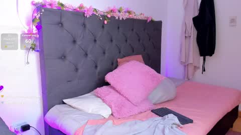 Snapshot of quiinn__bx chatting on May 16, 7:45 pm online show from May 16, 7:45 pm