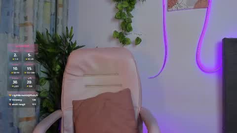 Snapshot of quiinn__bx chatting on June 11, 12:32 am online show from June 11, 12:32 am