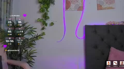 Snapshot of quiinn__bx chatting on June 16, 9:06 pm online show from June 16, 9:06 pm