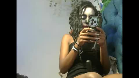 quin_z online show from November 1, 11:40 pm