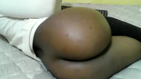 Snapshot of quincy_joy11 chatting on December 4, 4:05 pm quincy joy11 online show from December 4, 4:05 pm