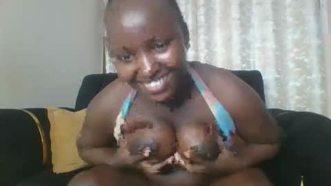 Snapshot of quinn_ce_ chatting on November 12, 1:33 pm quinn_ce_ online show from November 12, 1:33 pm