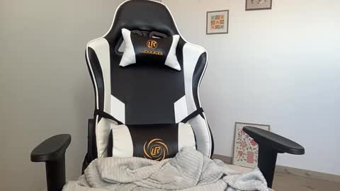 Snapshot of quinnyelena chatting on November 5, 10:59 am Quinnyelena online show from November 5, 10:59 am