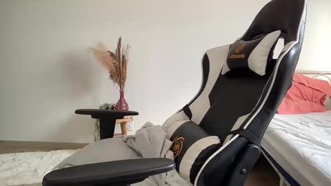 Snapshot of quinnyelena chatting on December 16, 11:37 am Quinnyelena online show from December 16, 11:37 am