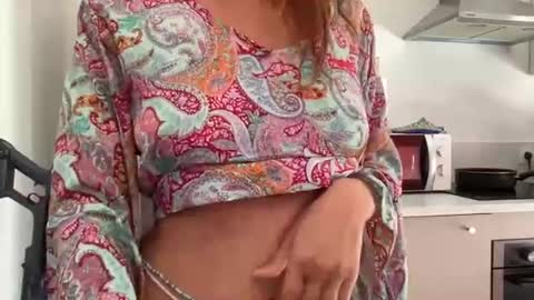 Quinnyelena online show from June 19, 8:40 am