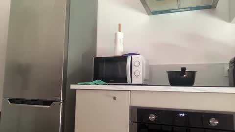 Quinnyelena online show from June 20, 9:45 am