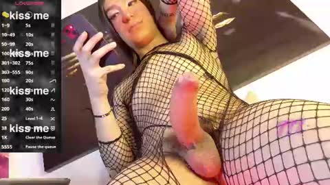 Snapshot of quuen_valery chatting on July 19, 10:57 pm quuen_valery online show from July 19, 10:57 pm