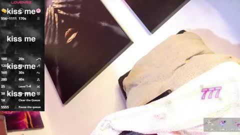 Snapshot of quuen_valery chatting on July 27, 10:17 pm quuen_valery online show from July 27, 10:17 pm