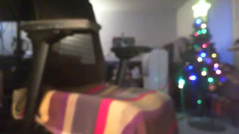 Snapshot of qwerty__pop chatting on December 1, 12:37 am qwerty__pop online show from December 1, 12:37 am