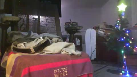 Snapshot of qwerty__pop chatting on December 15, 7:34 am qwerty__pop online show from December 15, 7:34 am