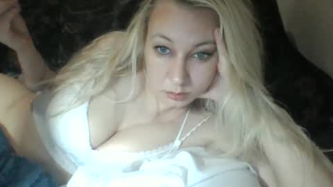 Snapshot of qwertyuio71919 chatting on June 14, 10:34 pm qwertyui online show from June 14, 10:34 pm