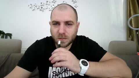 Snapshot of r0bila chatting on March 4, 7:08 am R0bila online show from March 4, 7:08 am