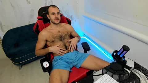 Snapshot of raamos chatting on December 11, 8:18 pm Nikita online show from December 11, 8:18 pm