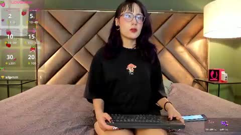 Snapshot of rache_roth chatting on June 13, 12:52 am Rachel online show from June 13, 12:52 am
