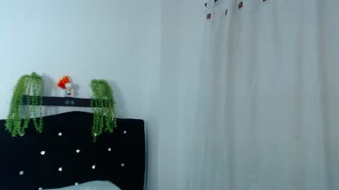Snapshot of rachel__moon chatting on July 19, 11:41 pm Valentina online show from July 19, 11:41 pm