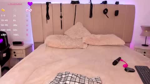 RACHEL ES online show from December 10, 3:41 am