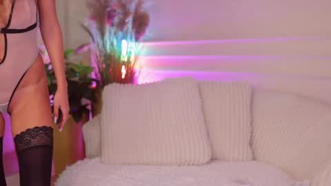 Snapshot of rachel_quinn_ chatting on June 10, 3:50 am rachel_quinn_ online show from June 10, 3:50 am