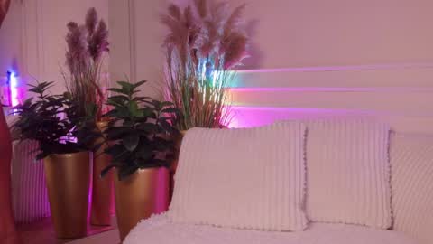 Snapshot of rachel_quinn_ chatting on July 19, 3:43 am rachel_quinn_ online show from July 19, 3:43 am