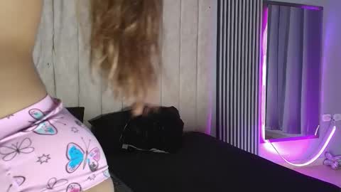 Snapshot of rachell_owen chatting on October 3, 5:04 am rachell_owen online show from October 3, 5:04 am