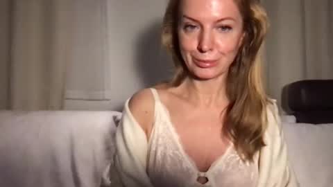 Snapshot of rachelldelicious chatting on December 12, 6:14 am Rachel online show from December 12, 6:14 am