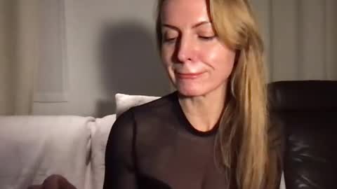 Snapshot of rachelldelicious chatting on December 12, 8:43 pm Rachel online show from December 12, 8:43 pm