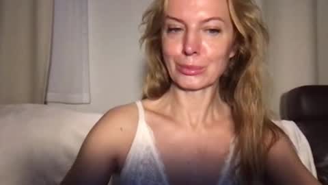 Snapshot of rachelldelicious chatting on December 18, 7:15 am Rachel online show from December 18, 7:15 am