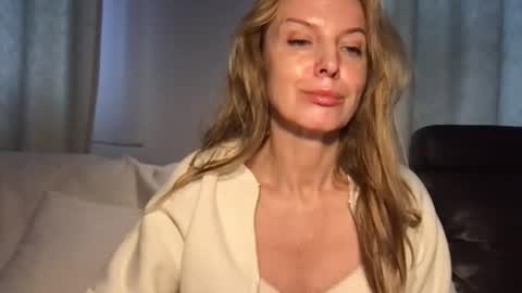 Snapshot of rachelldelicious chatting on December 21, 9:44 am Rachel online show from December 21, 9:44 am